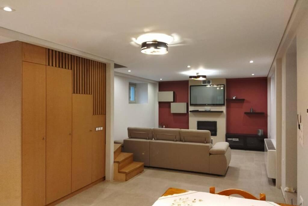 Afroditis'S & Makis'S Apartment 2 เลโอนีดีออน ภายนอก รูปภาพ