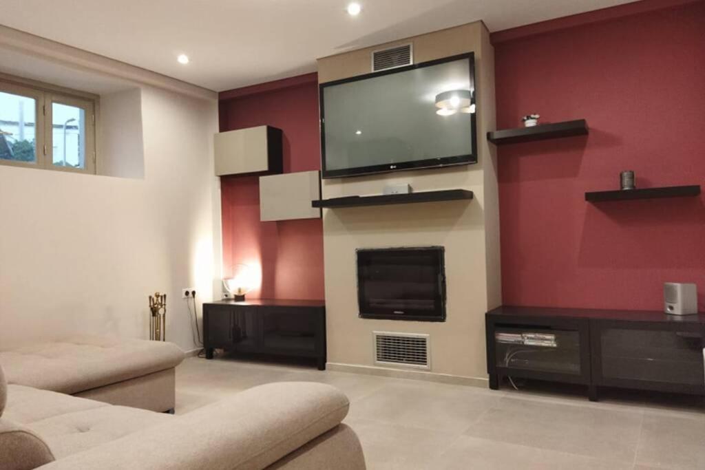 Afroditis'S & Makis'S Apartment 2 เลโอนีดีออน ภายนอก รูปภาพ
